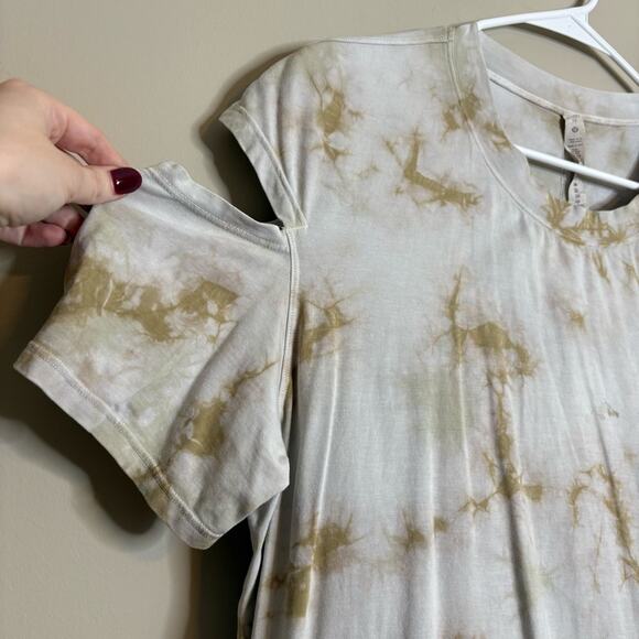 Lululemon All Yours Tie Dye Shoulder Cut Out Tee Size 12 - Picture 3 of 7